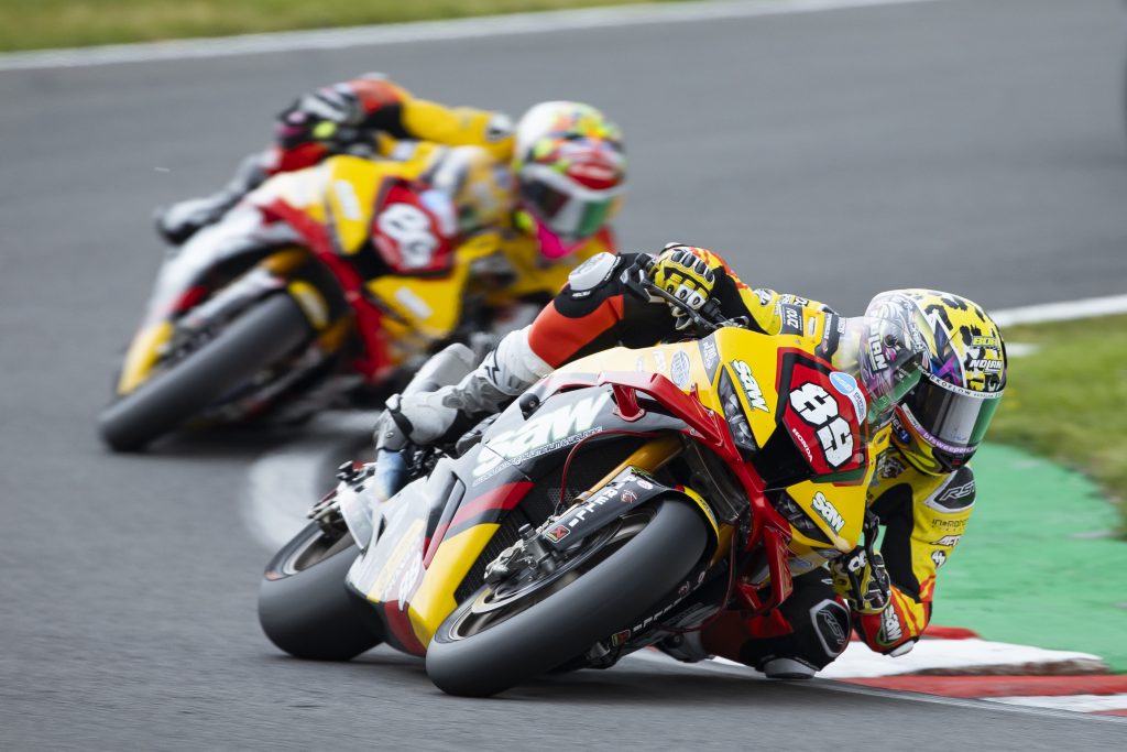 CONTRASTING FORTUNES AT OULTON PARK FOR TAG RACING